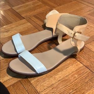 COLE HAAN FLAT SANDAL WITH ANKLE STRAP